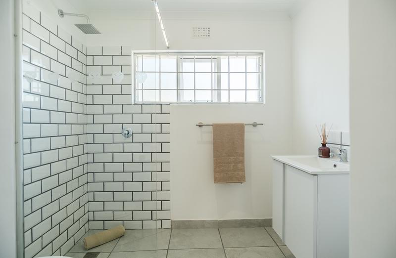 To Let 3 Bedroom Property for Rent in Meadowridge Western Cape